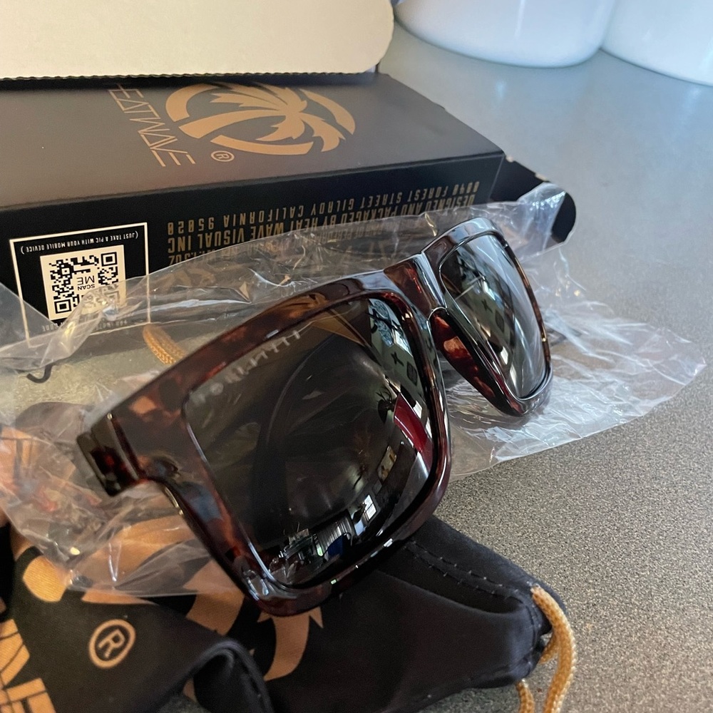 Brand new heat wave mens sunglasses !